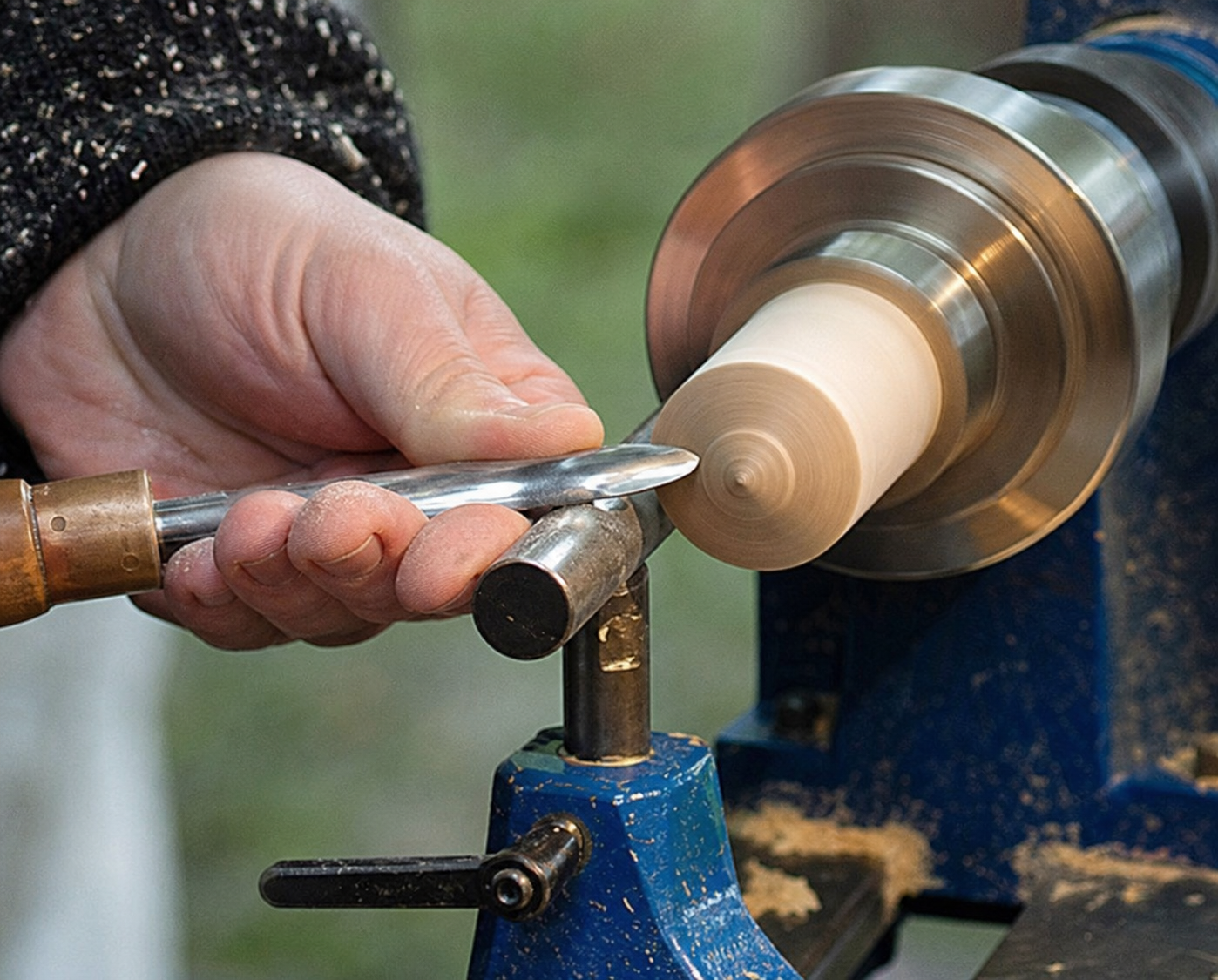 Drechselarbeit in der Tischlerei