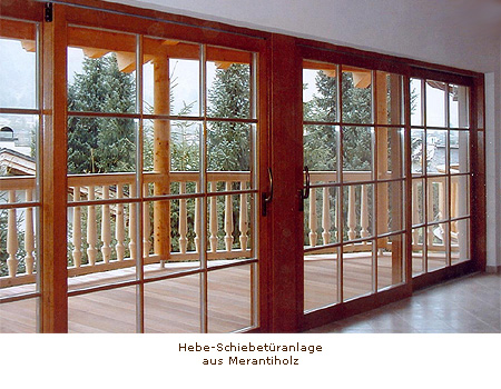 Hebe-Schiebetüranlage aus Merantiholz