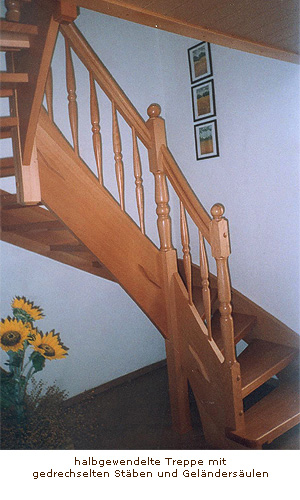 halbgewendelte Treppe